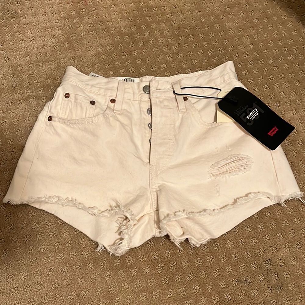 NWT Levi’s 501 High Rise Ecru White Size 24 Jean Shorts.